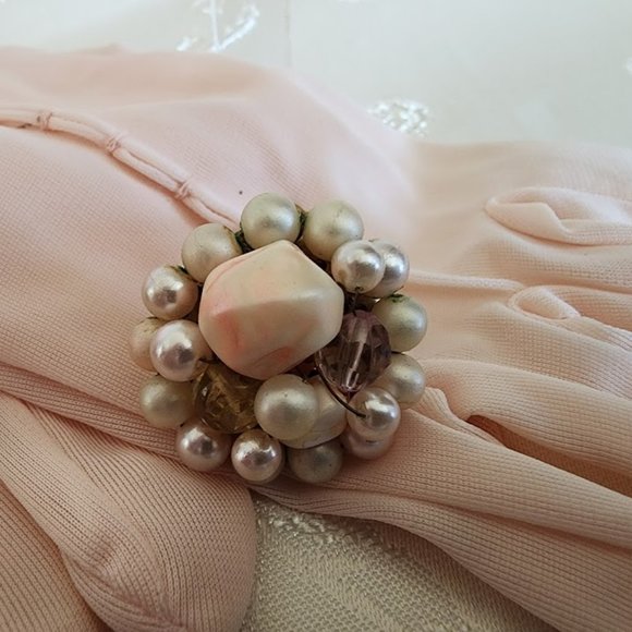 Vintage Japan White/Pink Blush Earrings - Picture 5 of 5